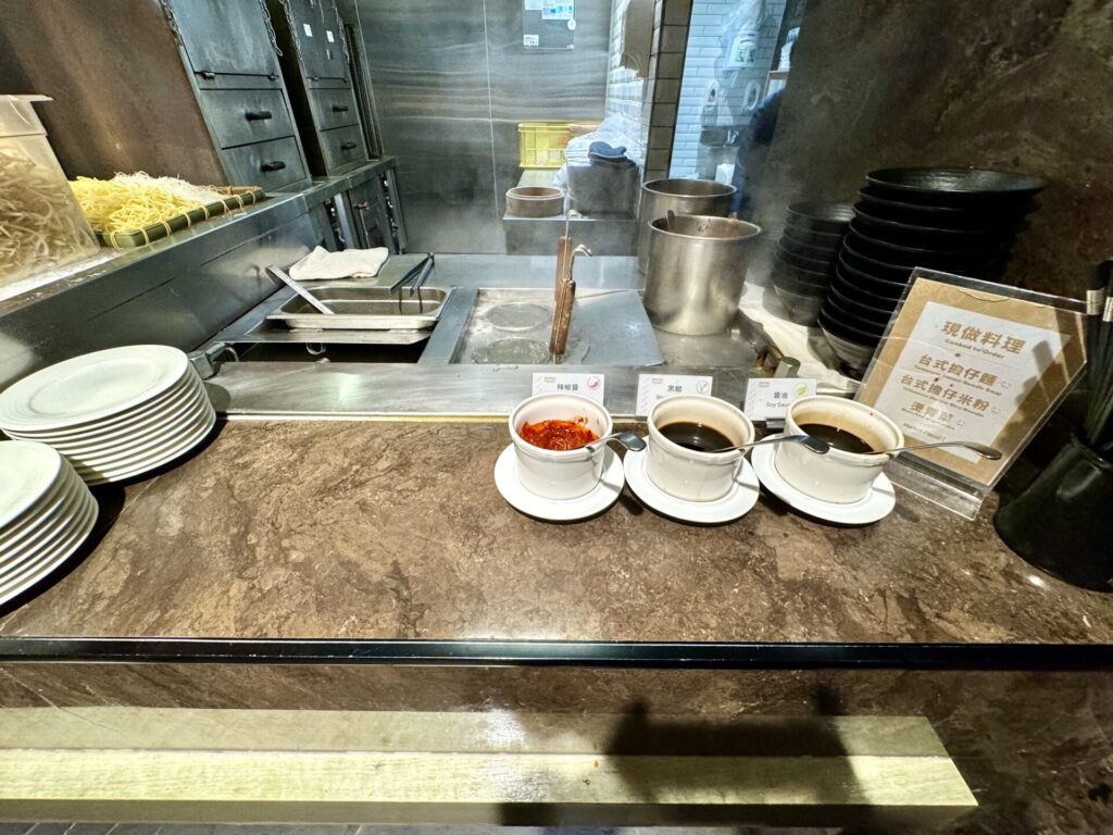 ヒルトン台北新板 朝食 ライブキッチン 台湾ヌードル