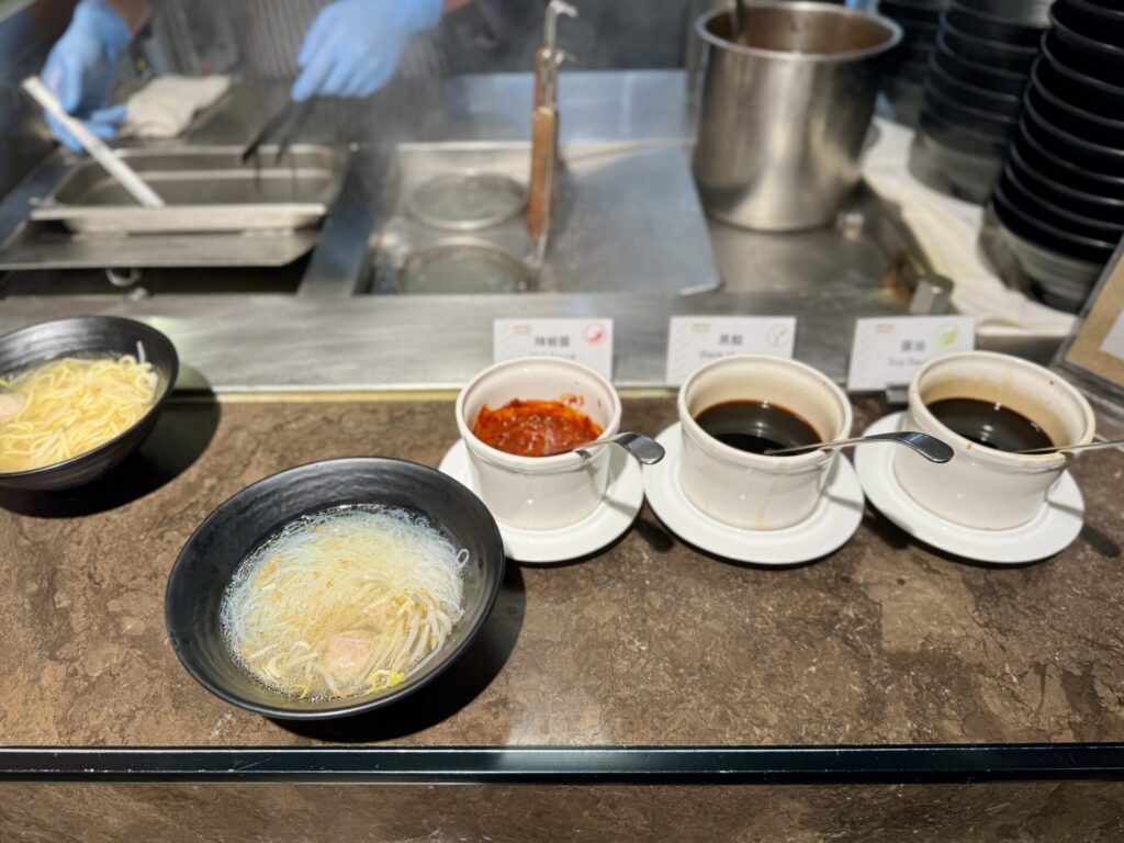 ヒルトン台北新板 朝食 ライブキッチン 台湾ヌードル