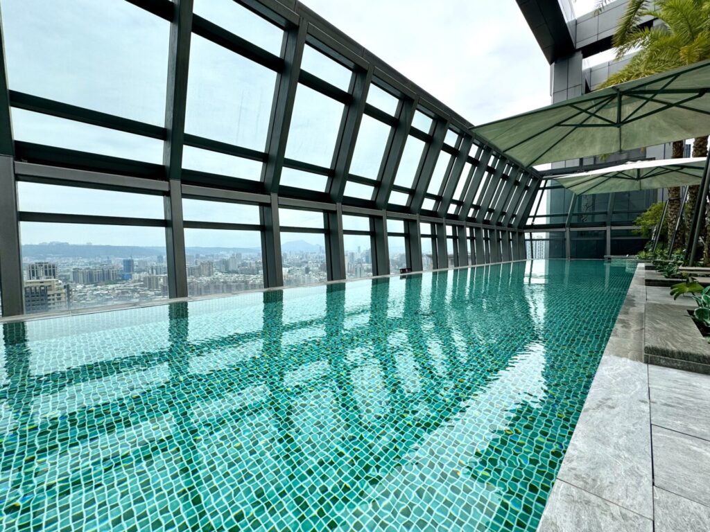 ヒルトン台北新板 屋上プール