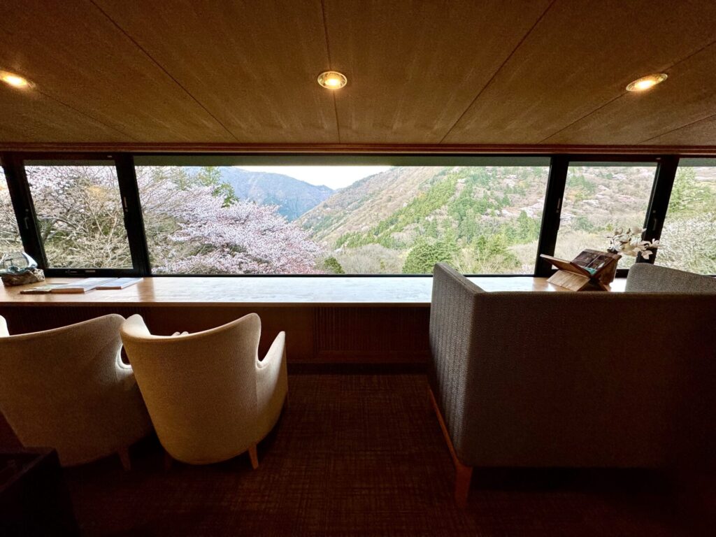 bar hotel箱根香山 ラウンジ 眺望