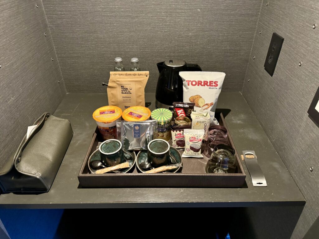 bar hotel箱根香山 客室 ミニバー スナック カップラーメン