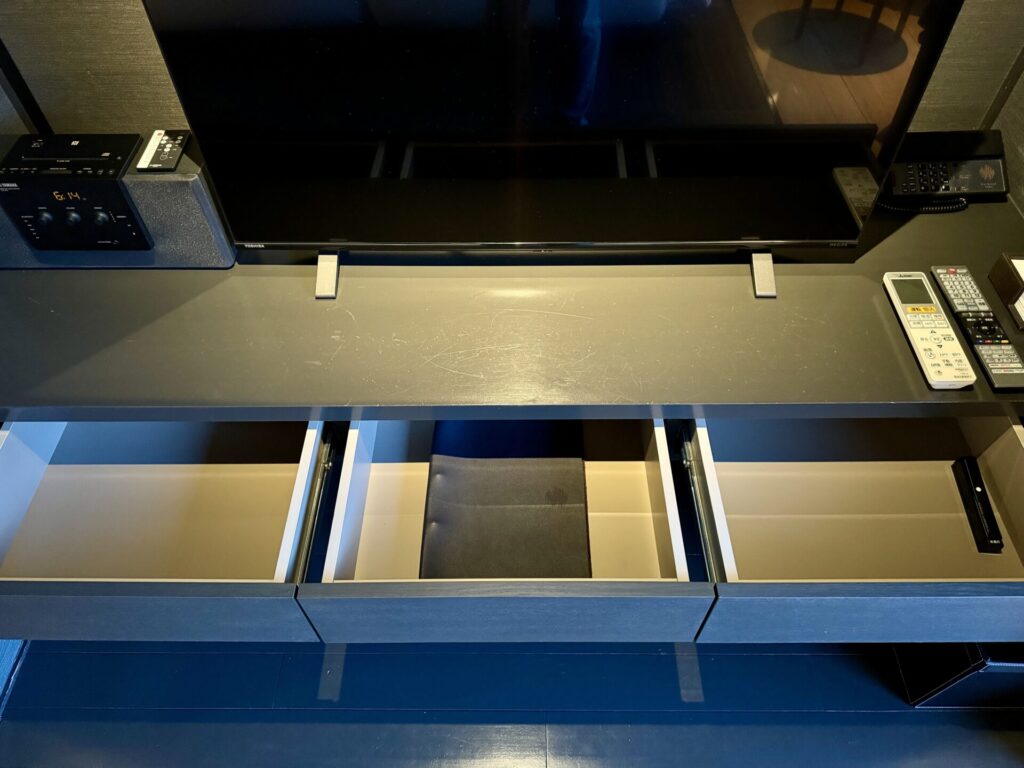 bar hotel箱根香山 客室 テレビ下収納