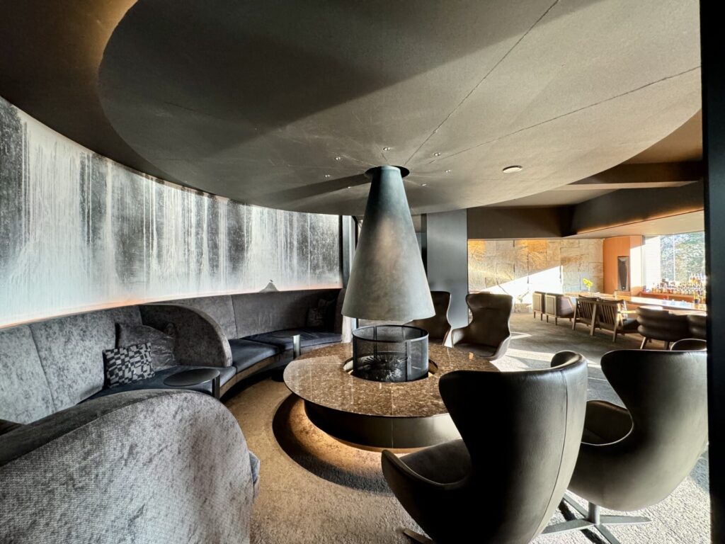 bar hotel箱根香山 暖炉 朝焼け