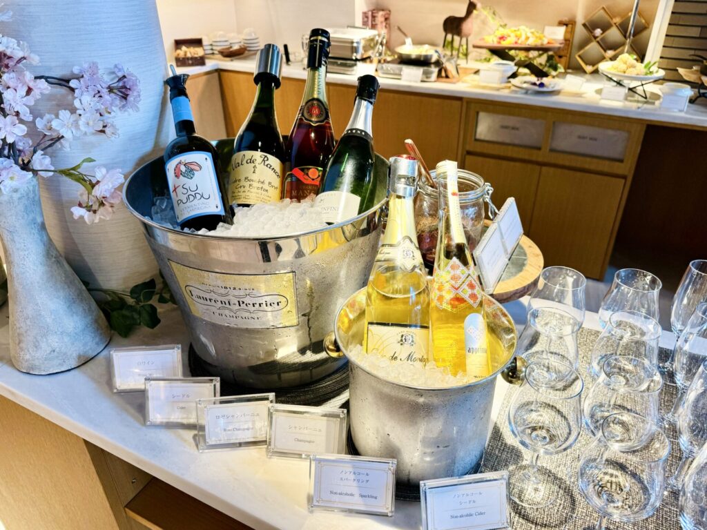 「bar hotel 箱根香山」ラウンジ 朝食のアルコール