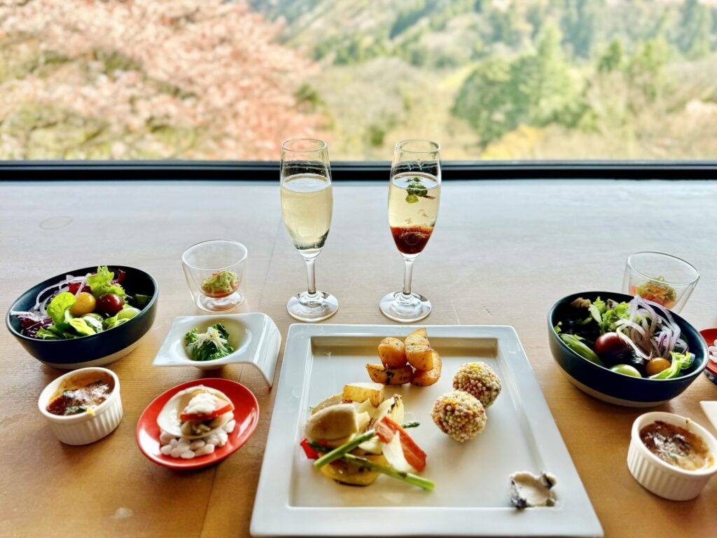 「bar hotel 箱根香山」ラウンジ 朝食