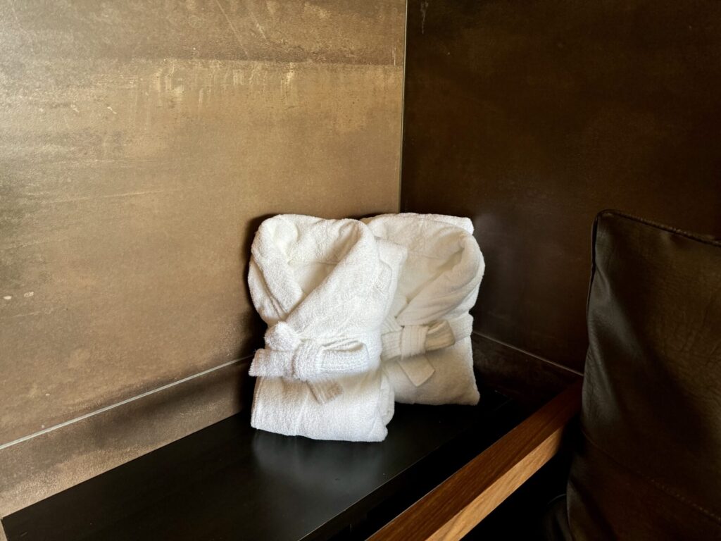 bar hotel 箱根香山 プライベートスパ&バー バスローブ