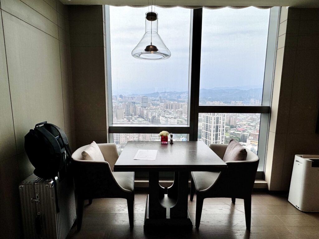 ヒルトン台北新板 エグゼクティブラウンジ 窓側席