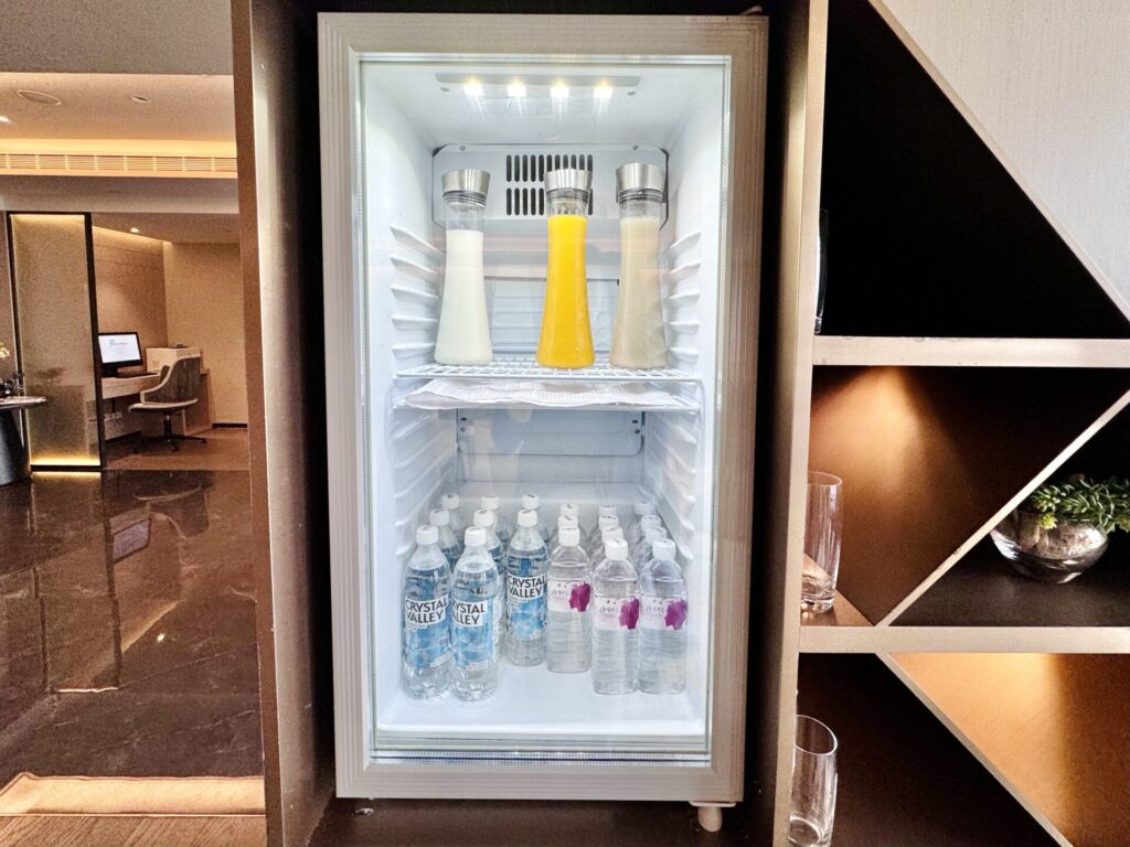 ヒルトン台北新板 エグゼクティブラウンジ 冷蔵庫のドリンク