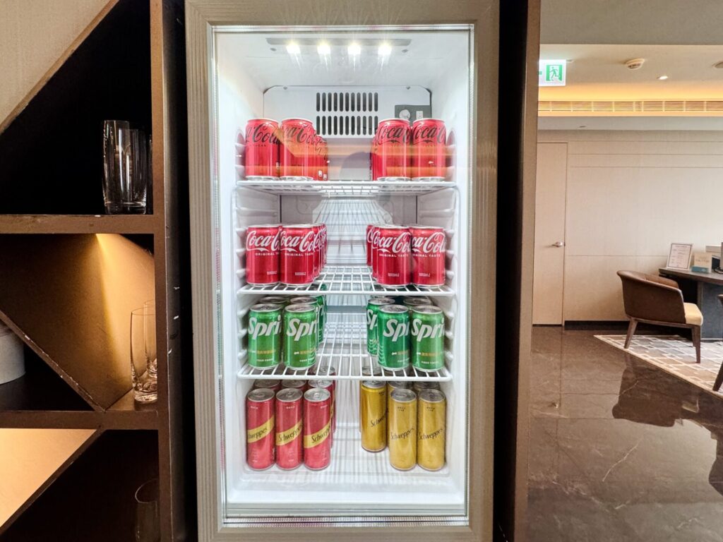 ヒルトン台北新板 エグゼクティブラウンジ 冷蔵庫のドリンク