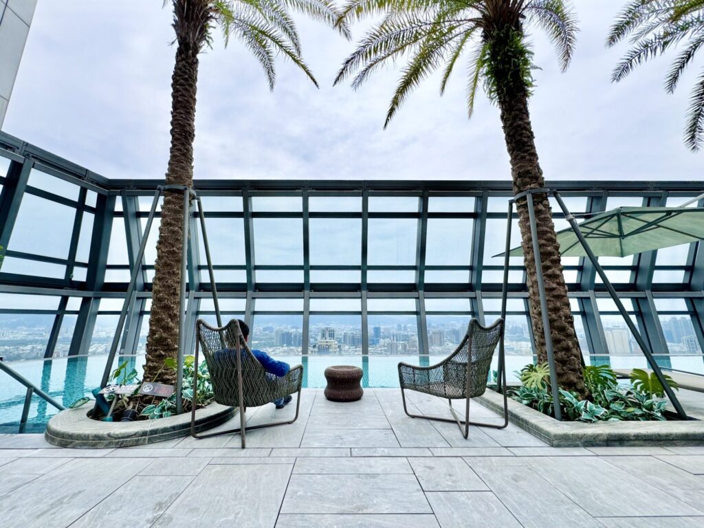 ヒルトン台北新板 屋上プール