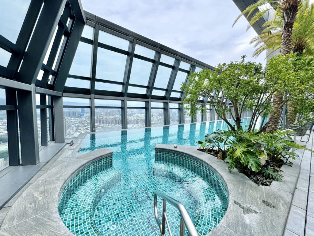 ヒルトン台北新板 屋上プール