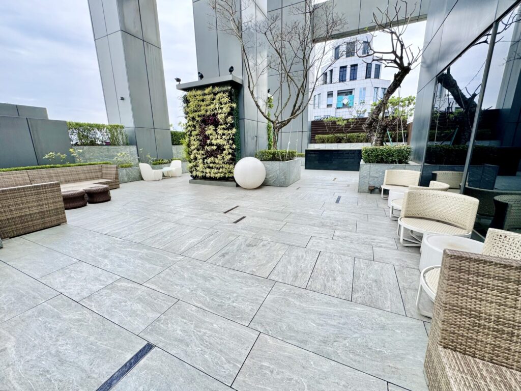 ヒルトン台北新板 屋上プール