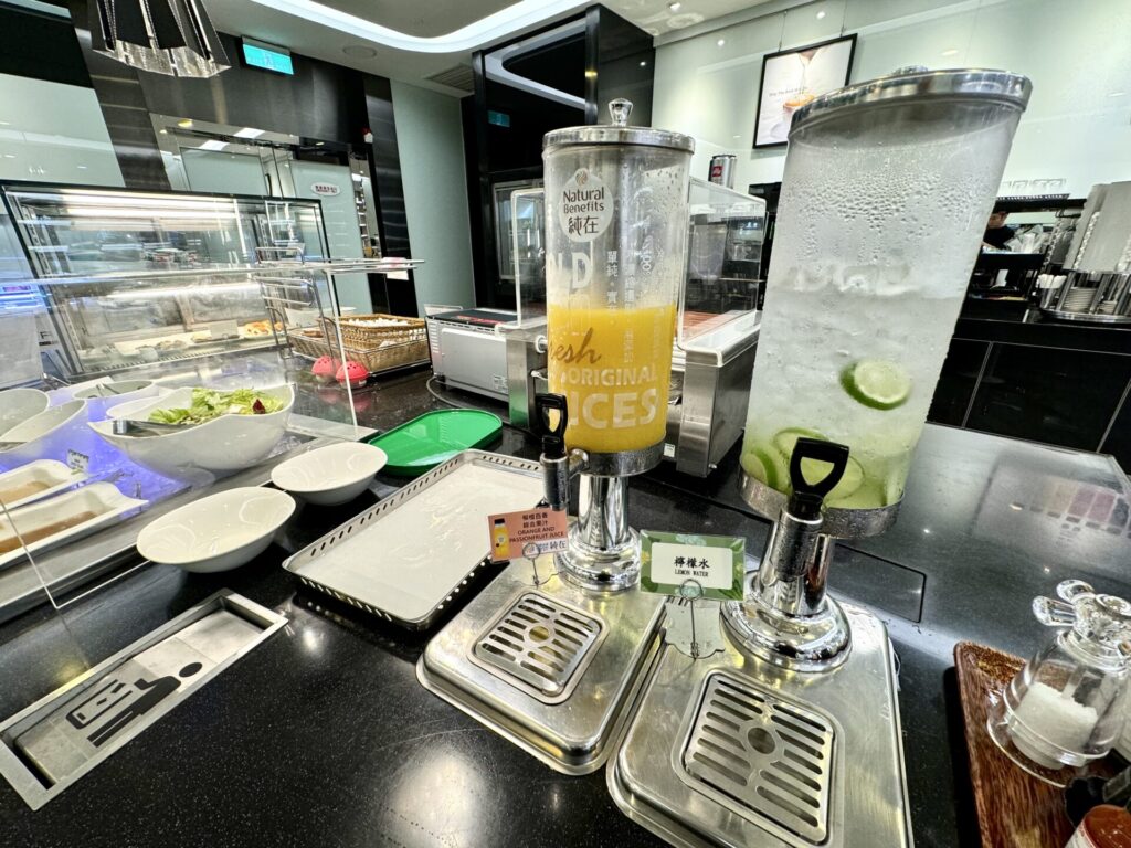 エバー航空 ラウンジ 朝食 ドリンク