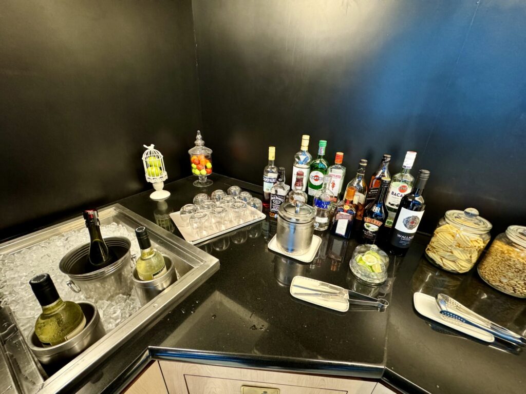 台湾桃園国際空港 シンガポール空港 シルバークリスラウンジ アルコール