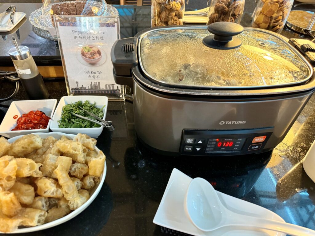 台湾桃園国際空港 シンガポール空港 シルバークリスラウンジ 肉骨茶