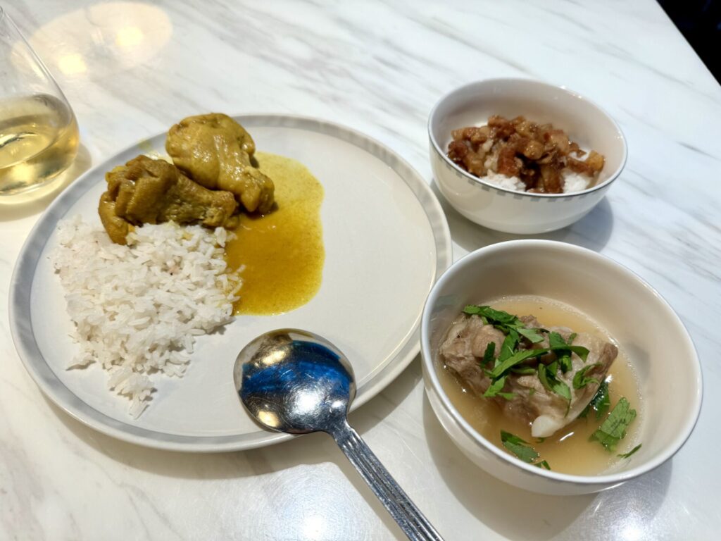 台湾桃園国際空港 シンガポール空港 シルバークリスラウンジ 食べた料理