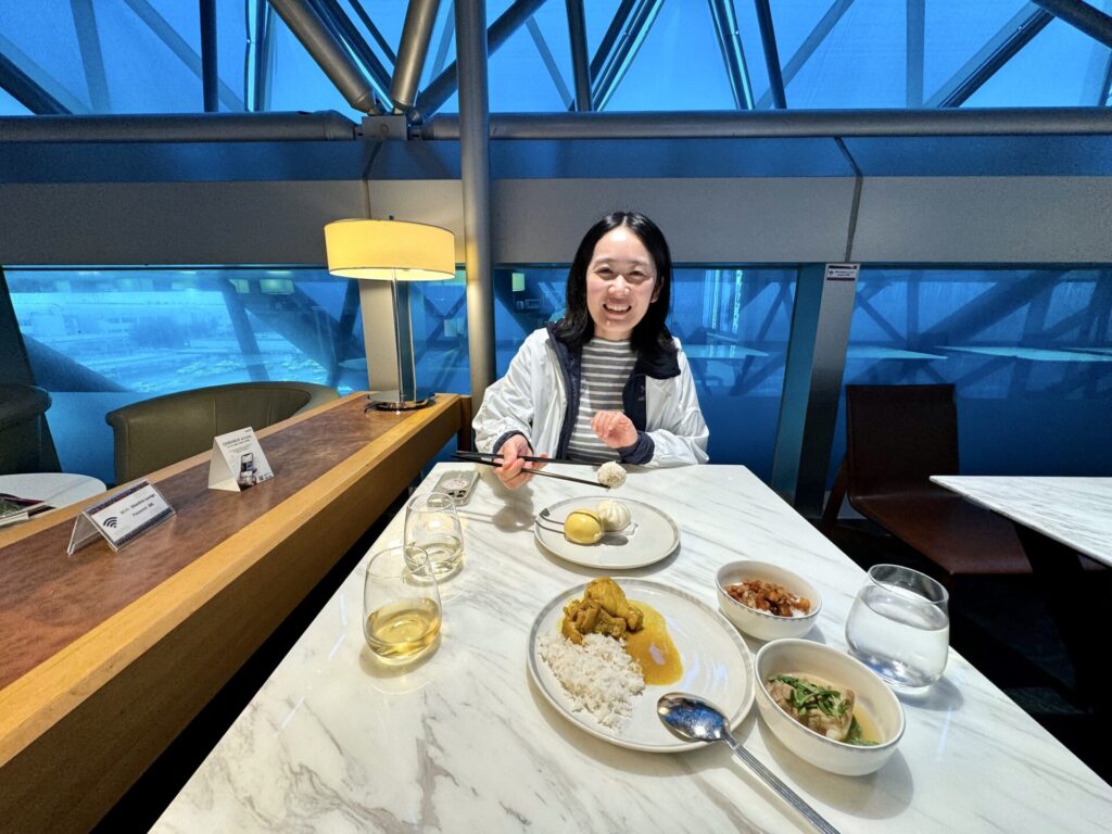 台北桃園国際空港 シンガポール空港 シルバークリスラウンジの様子