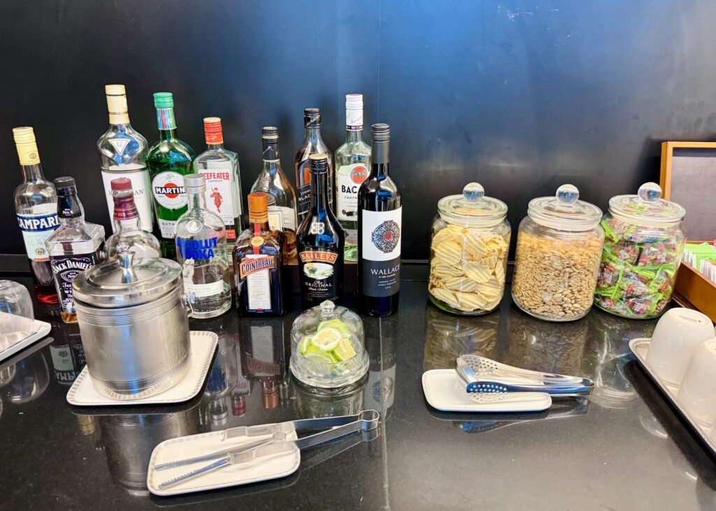 台湾桃園国際空港 シンガポール空港 シルバークリスラウンジ アルコール