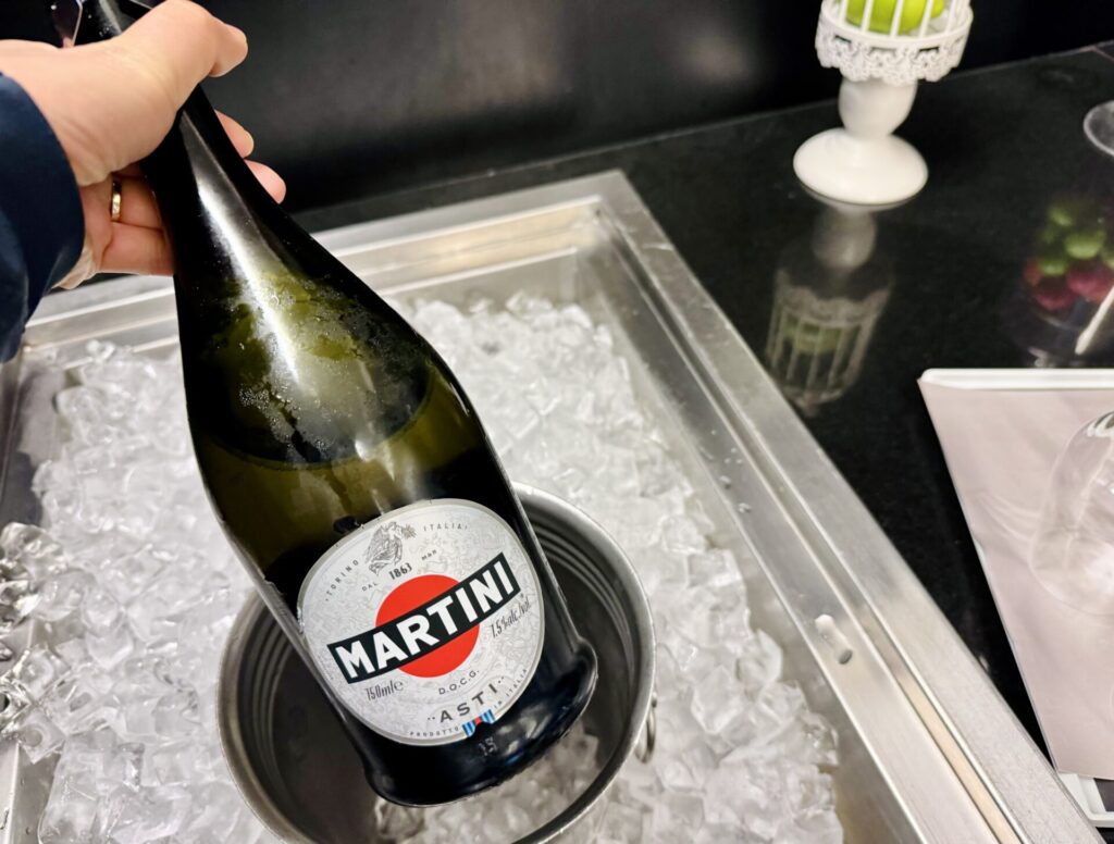 台湾桃園国際空港 シンガポール空港 シルバークリスラウンジ アルコール