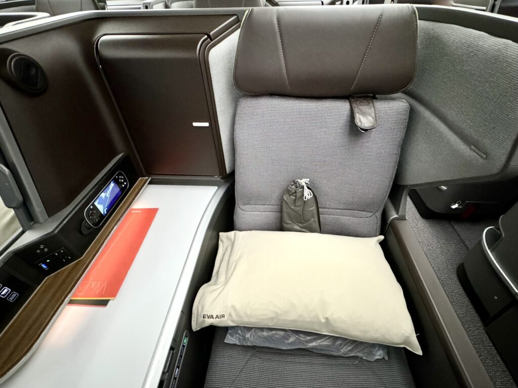 エバー航空 ロイヤルローレルクラス 座席
