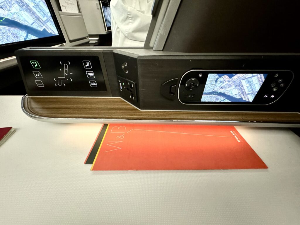 エバー航空 ロイヤルローレルクラス 座席コントロールパネル