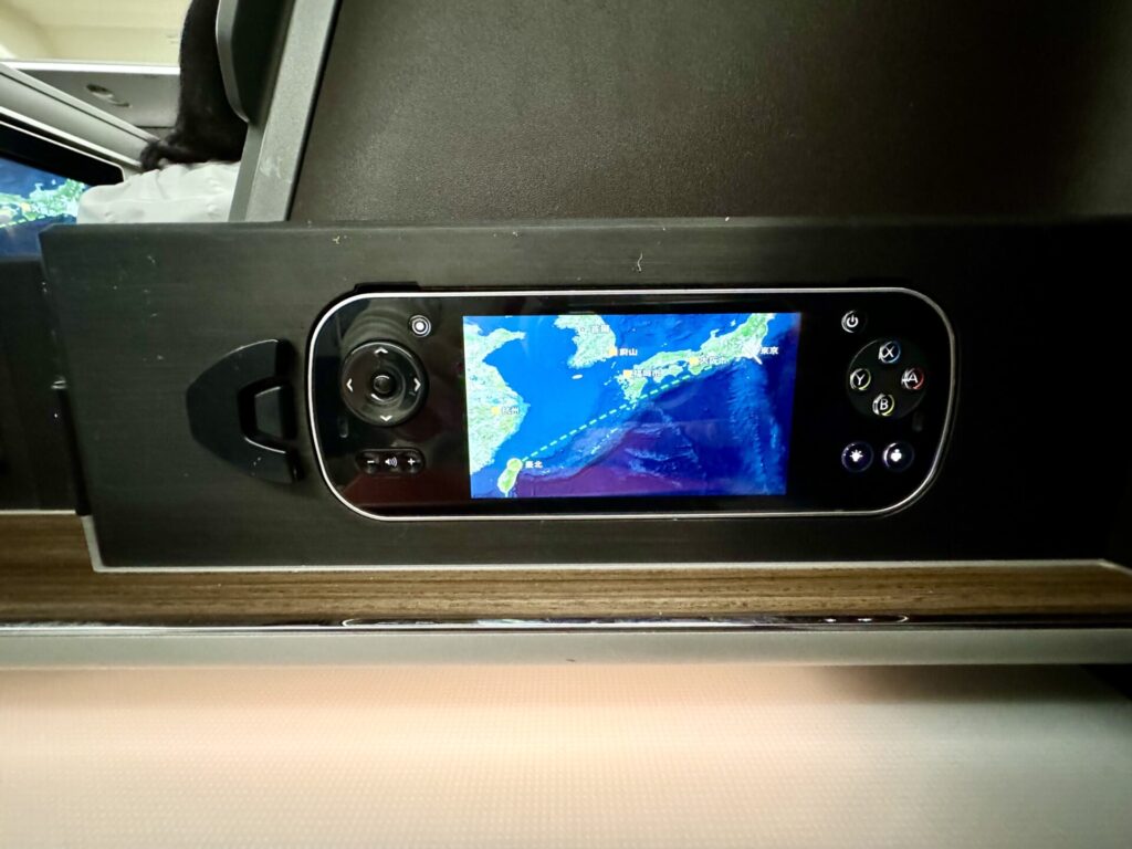 エバー航空 ロイヤルローレルクラス 画面コントローラー