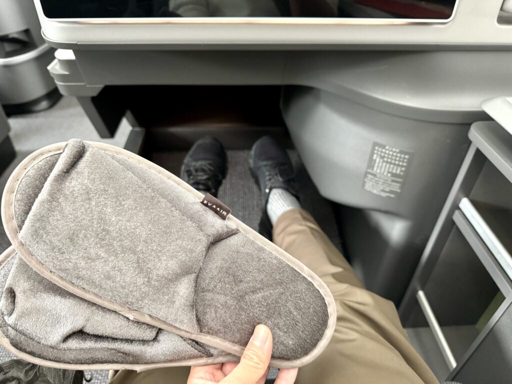 エバー航空 ロイヤルローレルクラス 機内アメニティ スリッパ