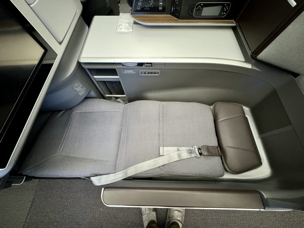 エバー航空 ロイヤルローレルクラス フルフラット座席