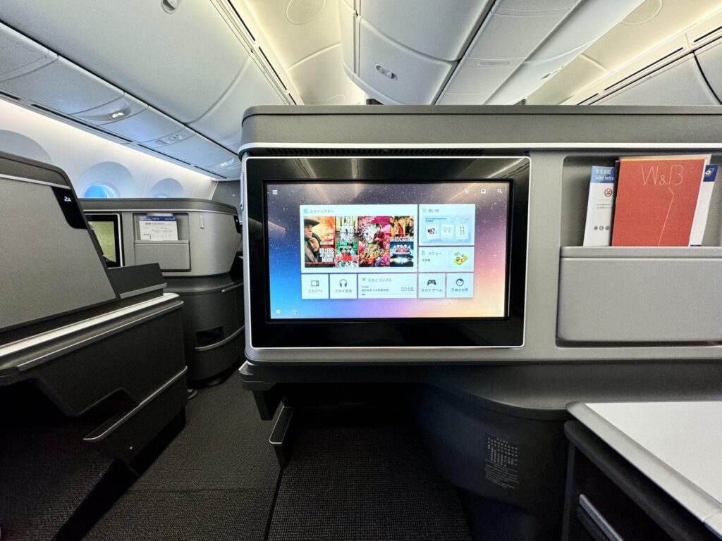 エバー航空 ロイヤルローレルクラス 18インチ画面