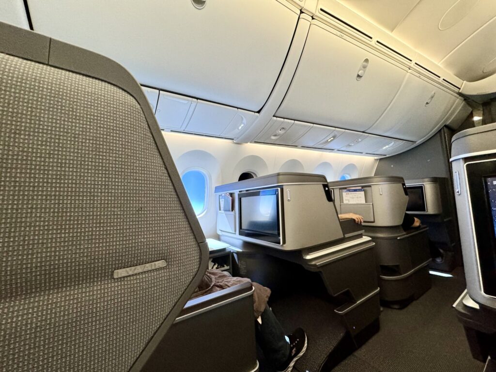 エバー航空 ロイヤルローレルクラス 仕切り板