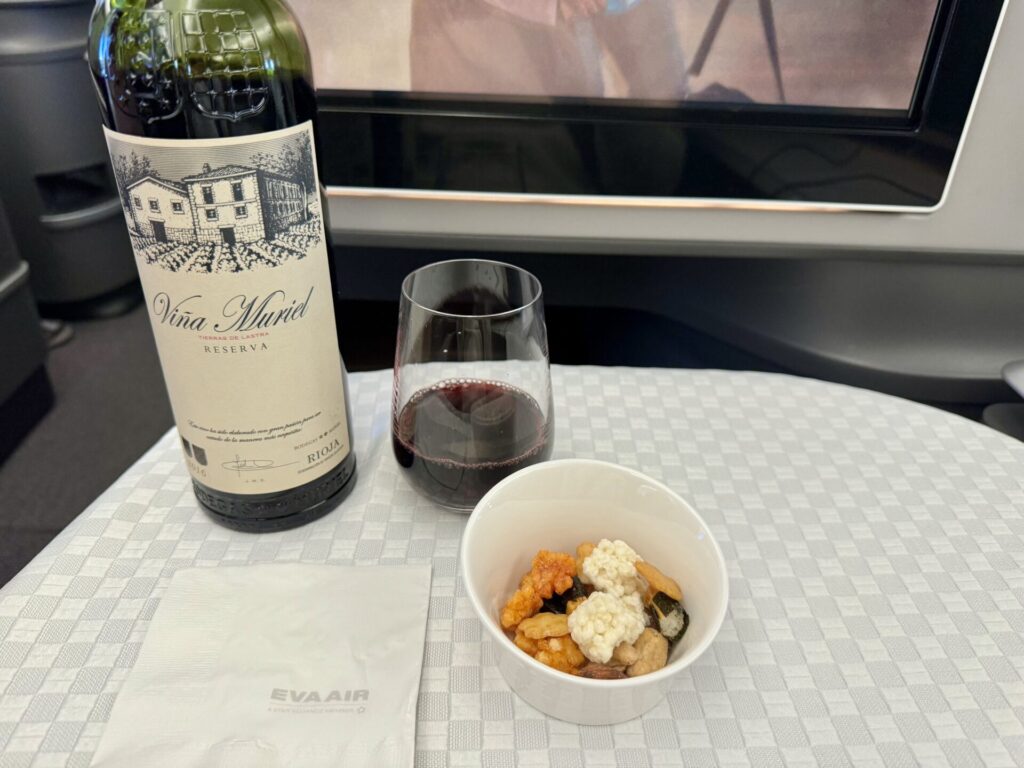 エバー航空 ロイヤルローレルクラス おかきとワイン