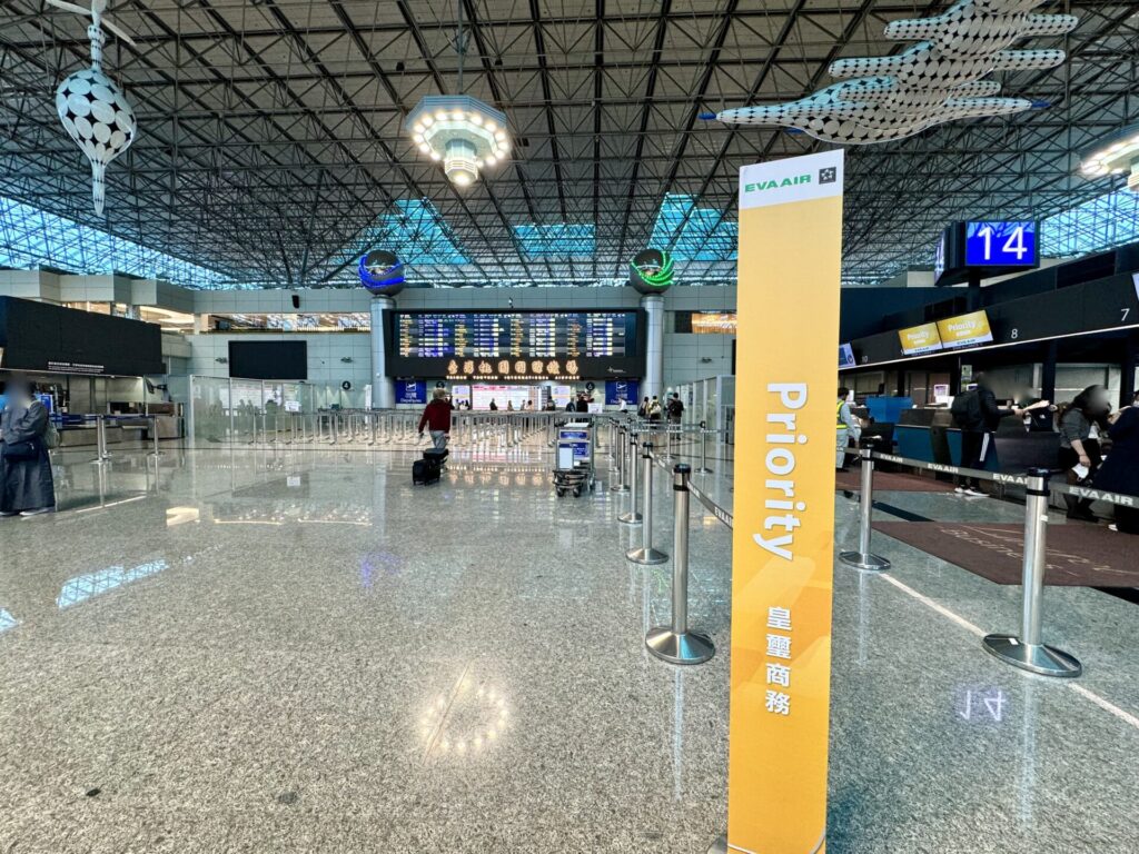 台湾桃園国際空港 エバー航空 プライオリティーレーン
