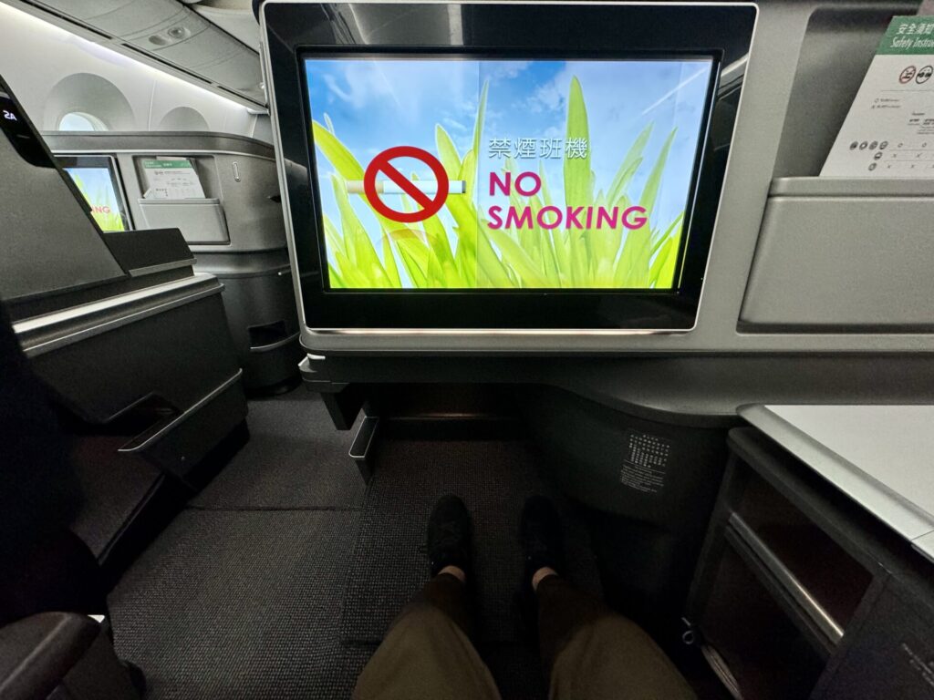 エバー航空 ロイヤルローレルクラス 18インチ画面