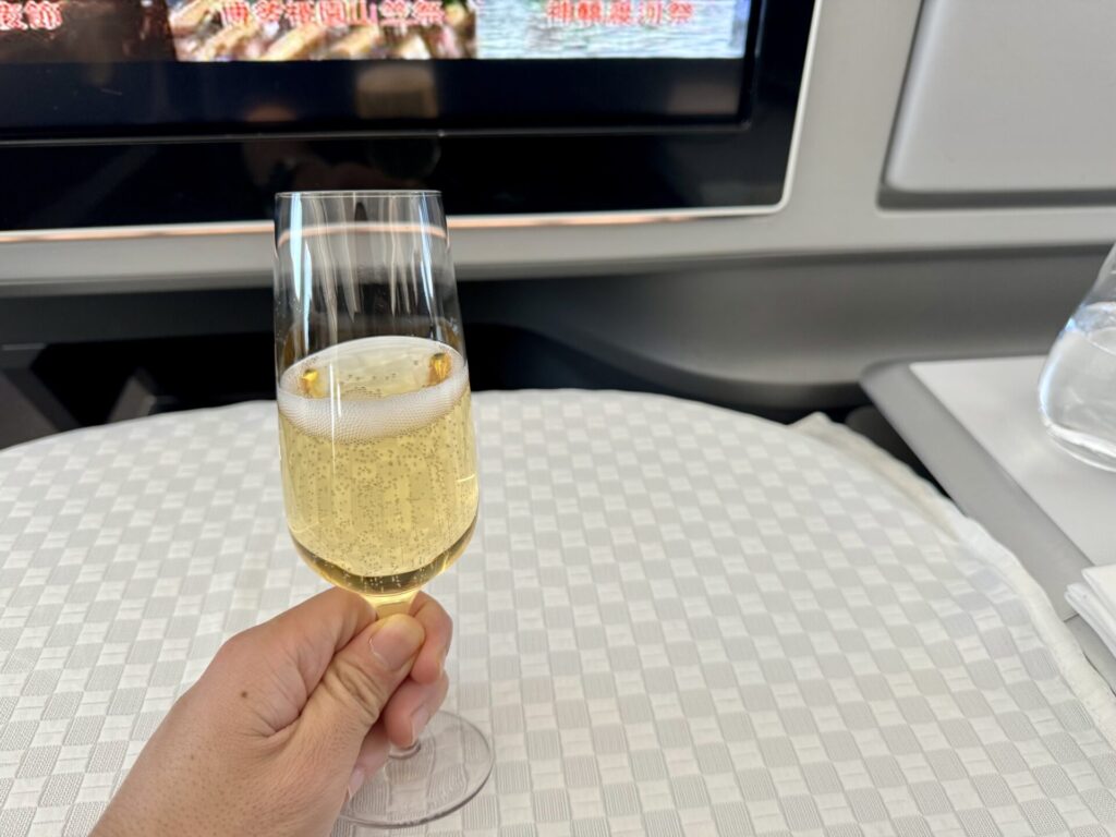 エバー航空 ロイヤルローレルクラス シャンパン