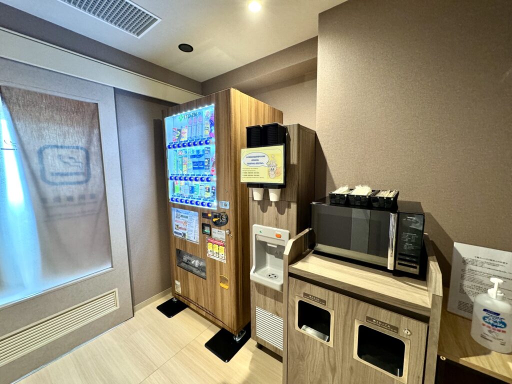 御宿 野乃松本 客室階 自動販売機と電子レンジ