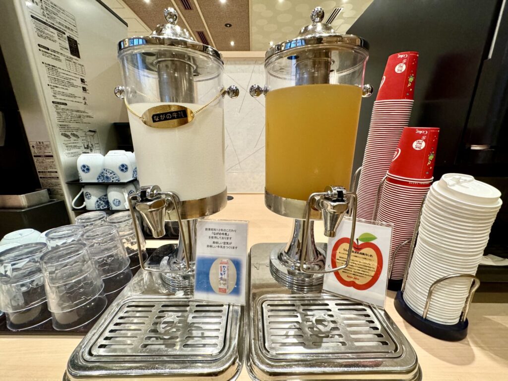 御宿野乃松本 朝食 長野牛乳とリンゴジュース