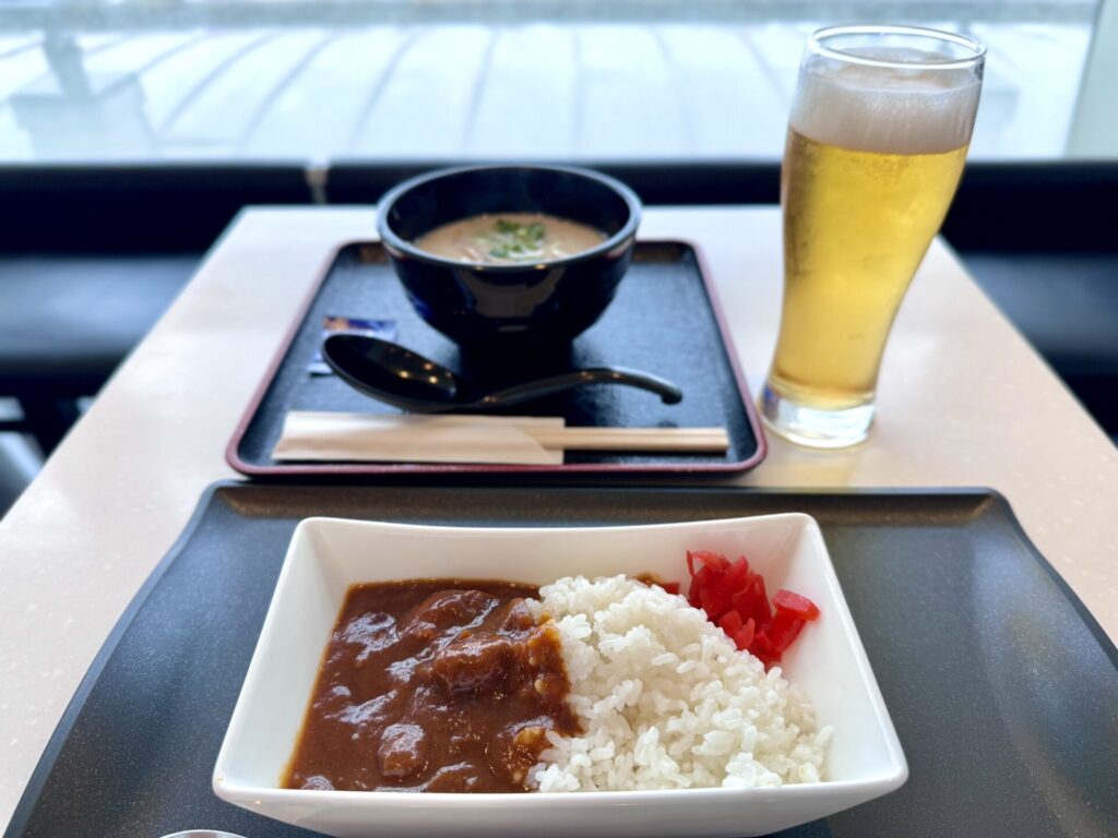 ANAラウンジ チキンカレー とんこつラーメン