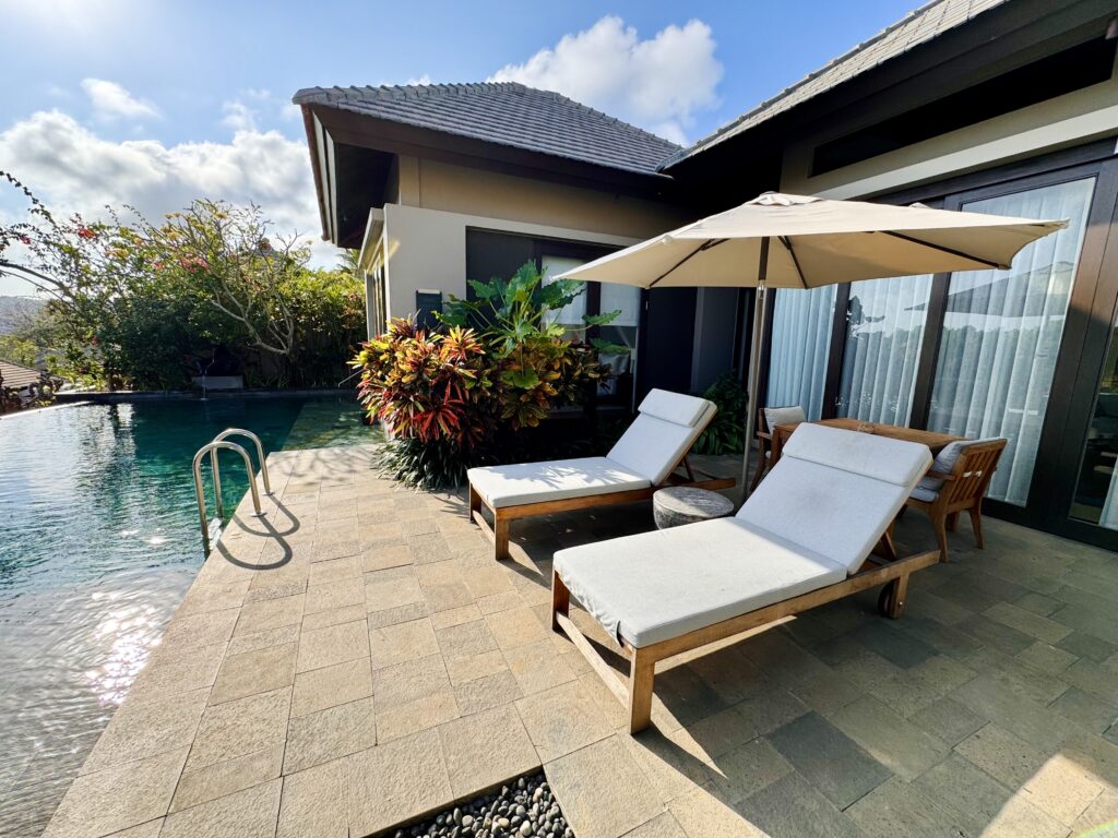 Umana Bali 1ベッドルーム トロピカル ガーデン ルーム ヴィラ デイベッド