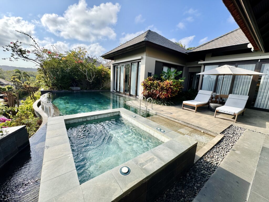 Umana Bali 1ベッドルーム トロピカル ガーデン ルーム ヴィラ客室