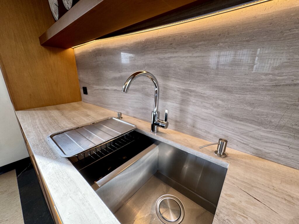 umana Bali(ウマナバリ)LXR 客室 ダイニング ダブルシンク