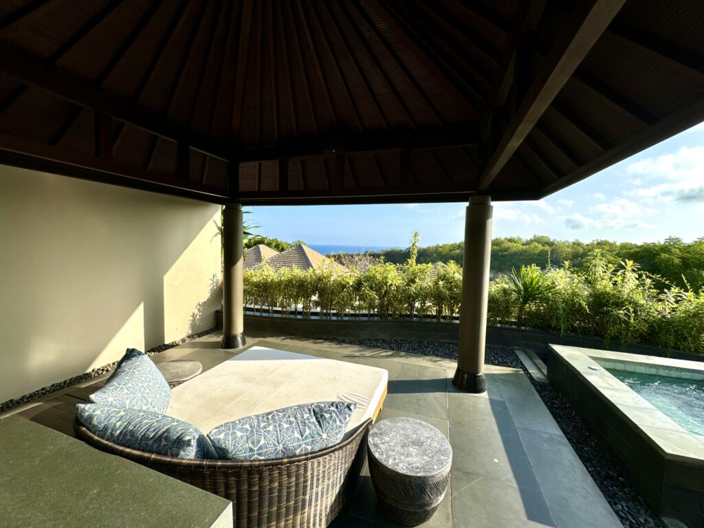 umana Bali(ウマナバリ)LXR プールサイド デイベッド