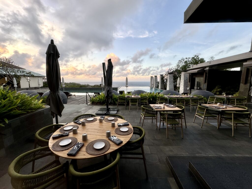 umana Bali(ウマナバリ)LXR 朝食会 Commune 朝焼け