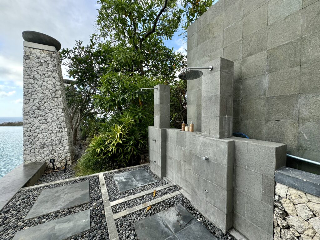 umana Bali(ウマナバリ)LXR メインプール シャワー