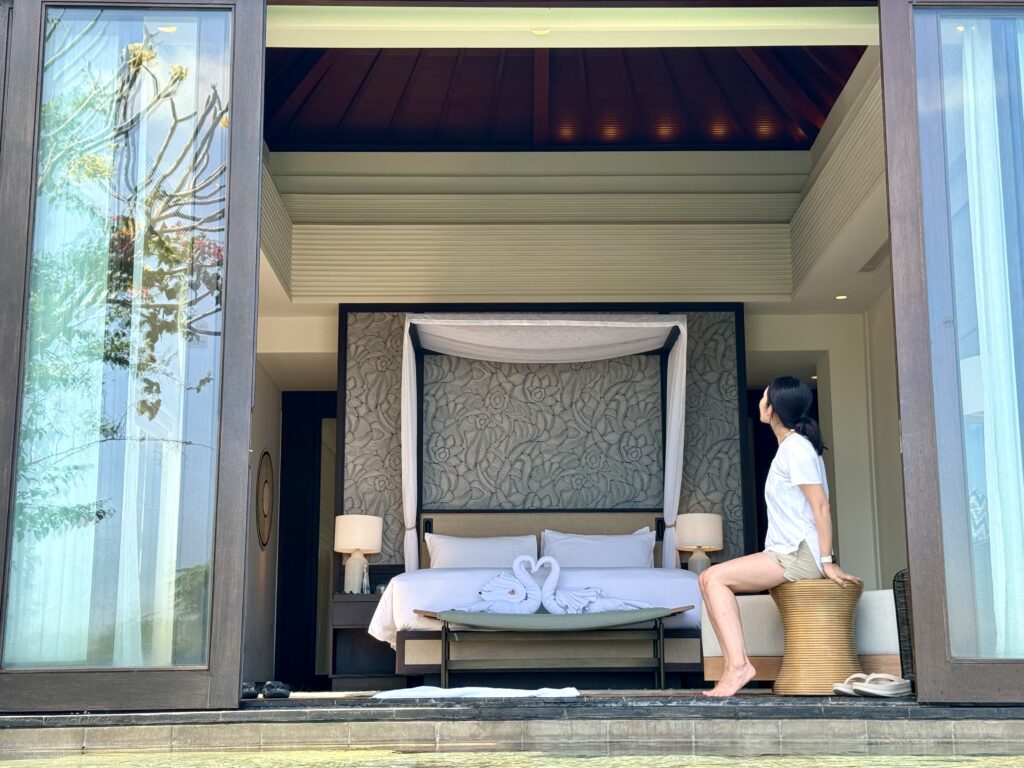 umana Bali(ウマナバリ)LXR プライベートプールから見た客室