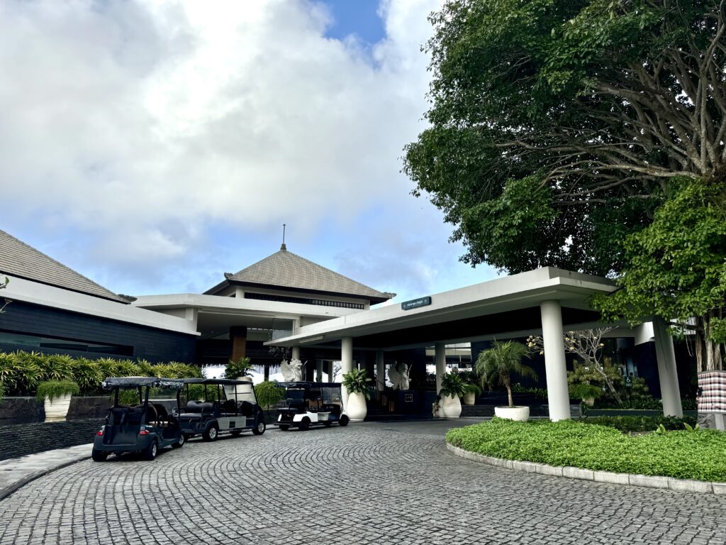 umana Bali(ウマナバリ)LXR 車寄せ