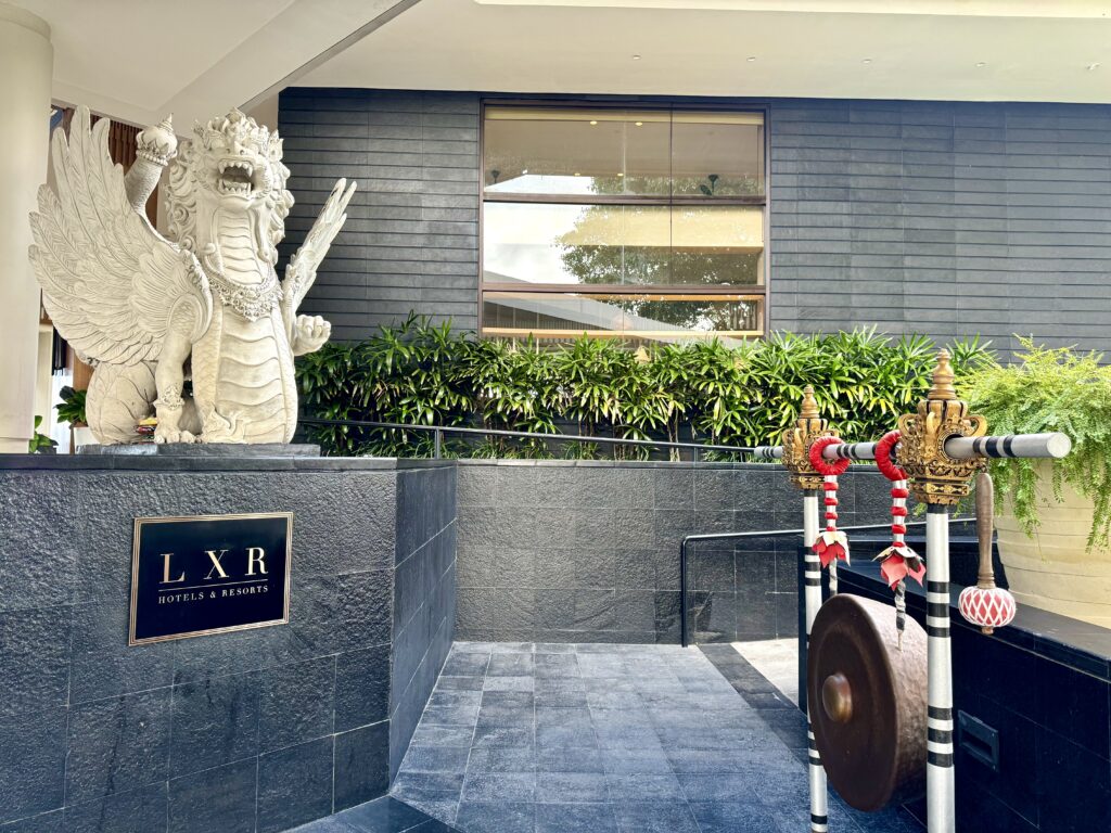 umana Bali(ウマナバリ)LXR ロゴマークとドラ