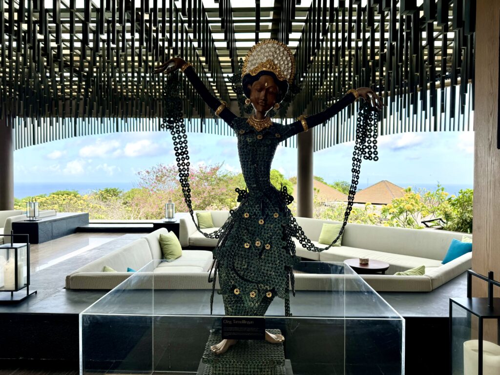 umana Bali(ウマナバリ)LXR ロビー バリヒンドゥーの像