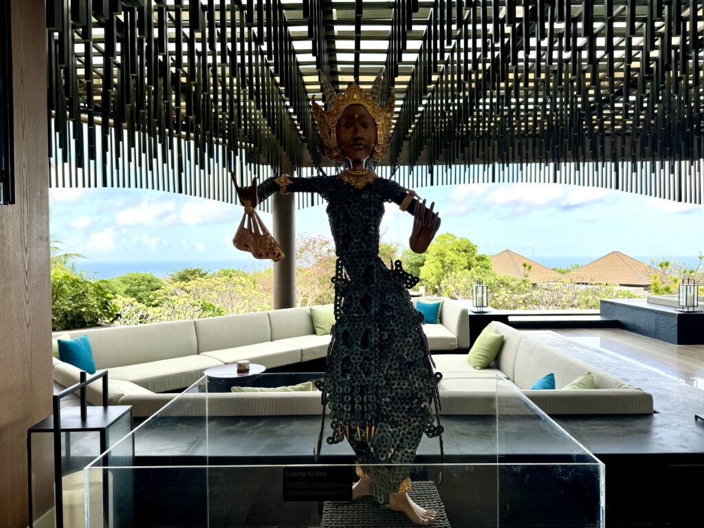 umana Bali(ウマナバリ)LXR ロビー バリヒンドゥーの像