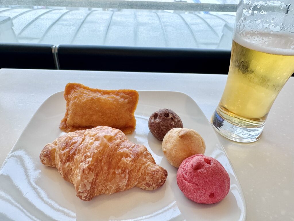 羽田空港 ANAラウンジにて