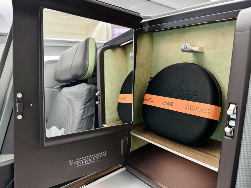 エバー航空 ロイヤルローレルクラス ヘッドホン